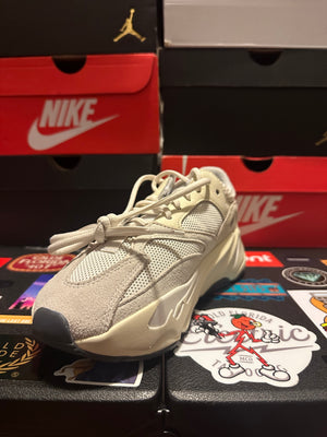 Yeezy 700 Analog