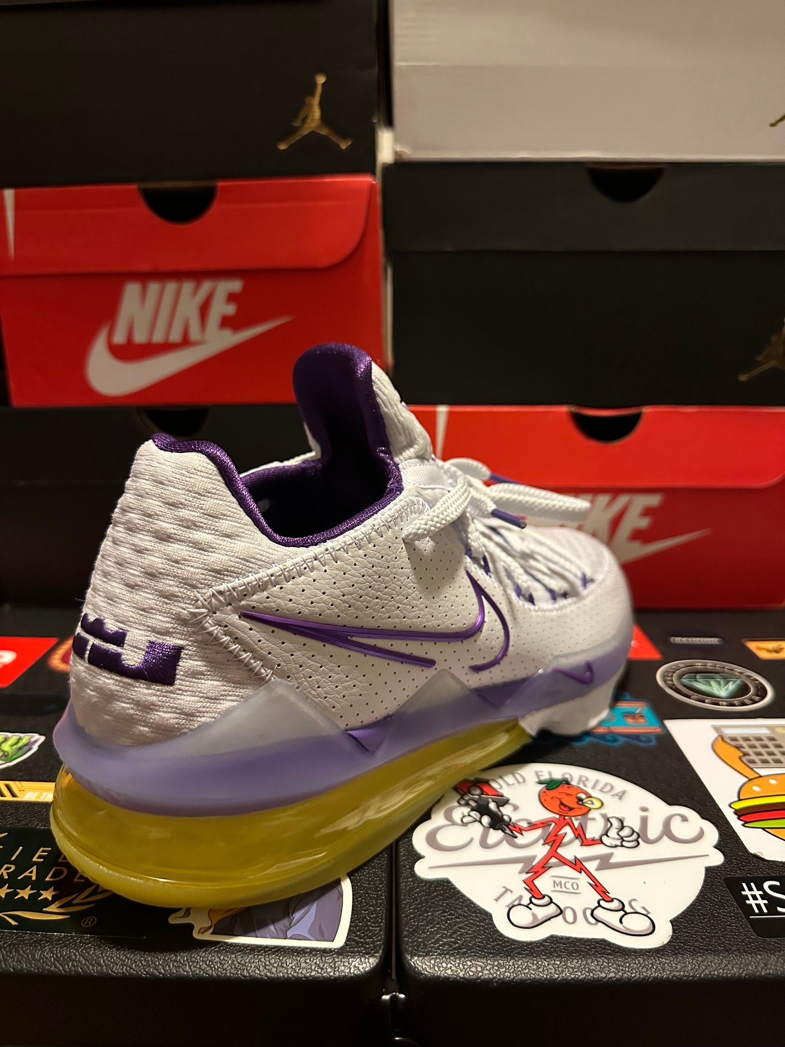 Nike Lebron 17 Low Lakers