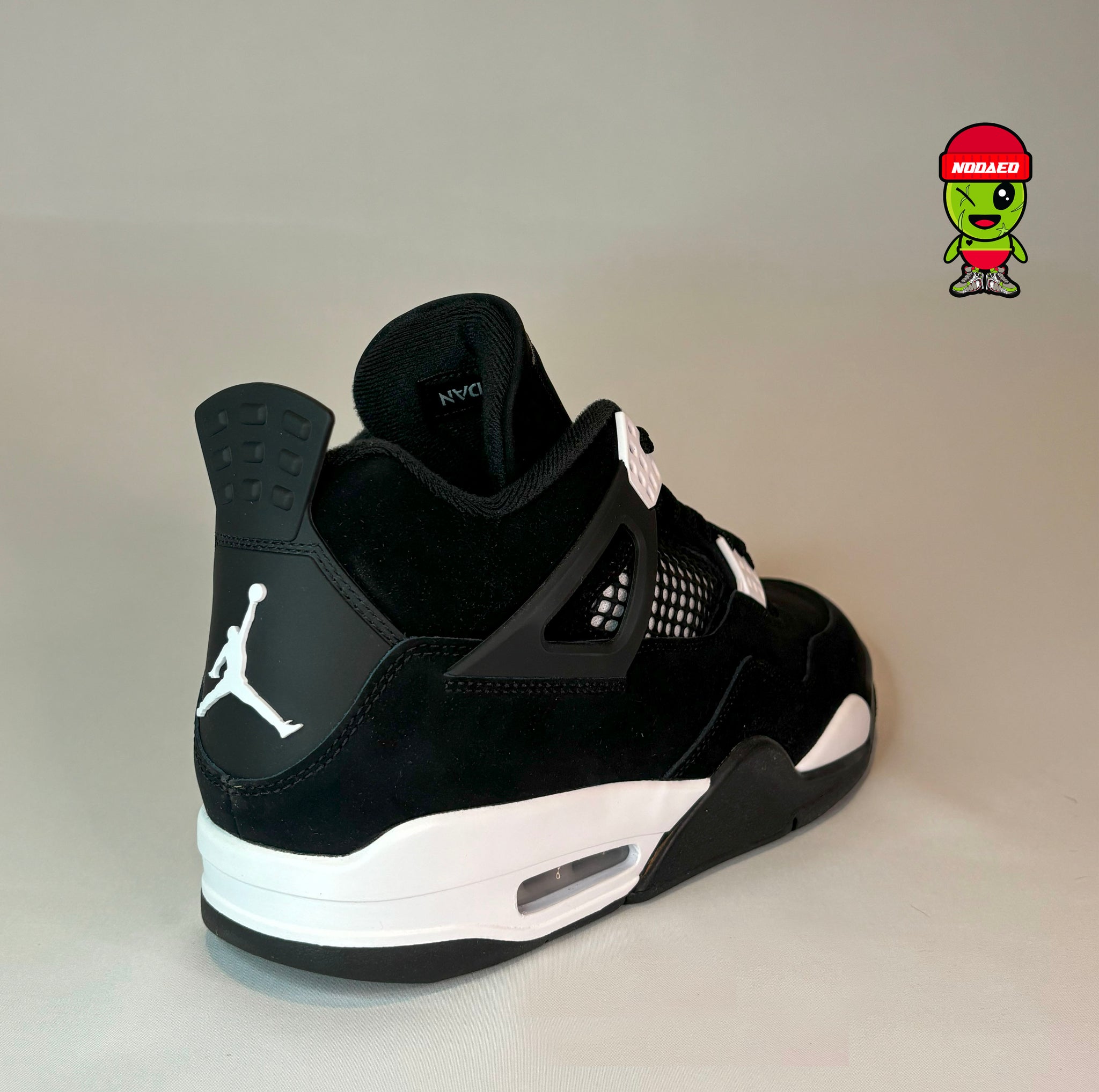 Jordan 4 Retro White Thunder